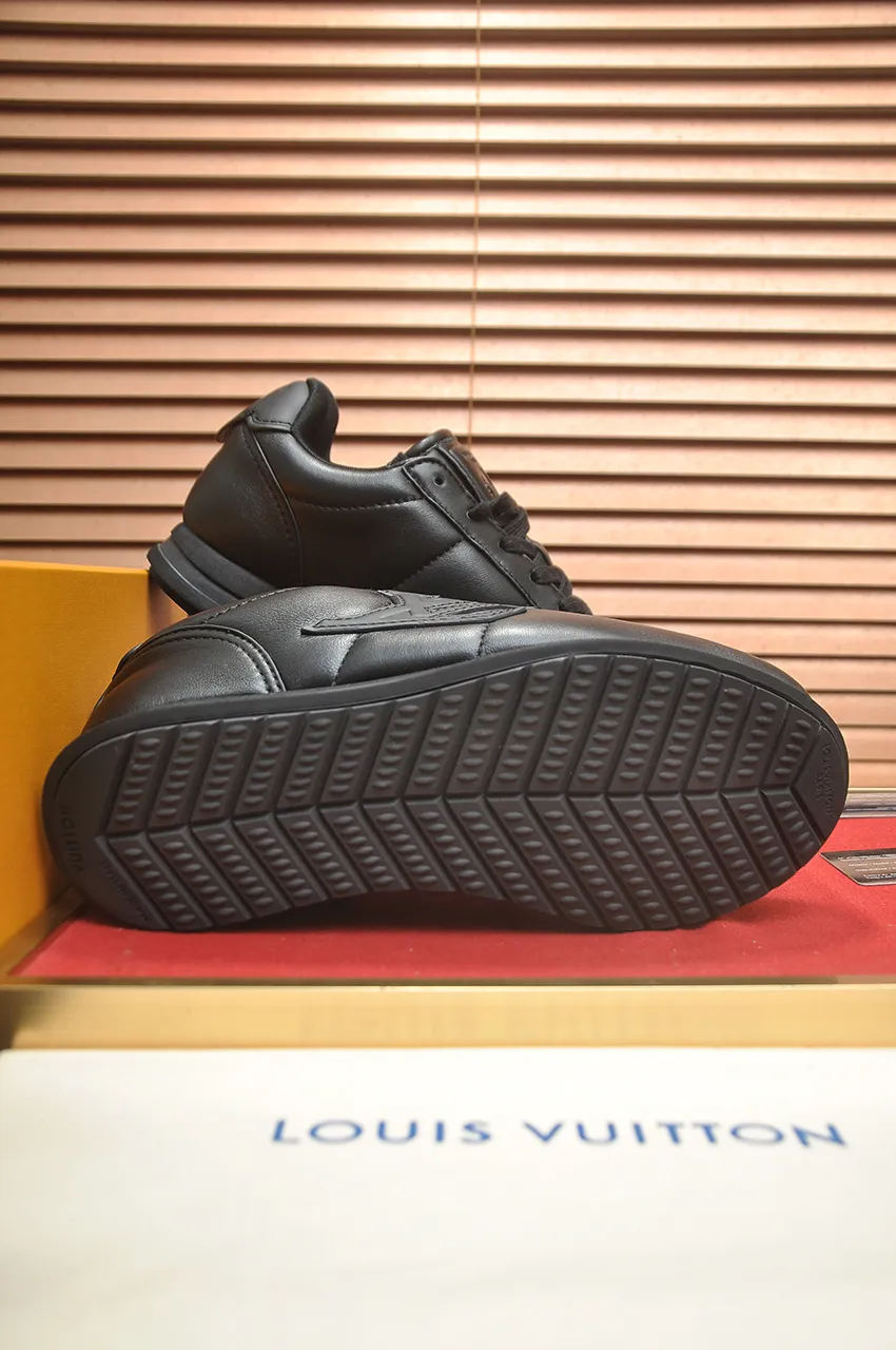 Men's shoes 💰700💶[LOUIS VUITTON] (couples 💑 style) new original order 🍀LV Louis Vuitton * - top version of LV classic trendy shoes! Made of imported original fabrics, mesh lining, and original wear-resistant rubber foam outsole! High quality products! Size (female 35-40) (male 38-44)